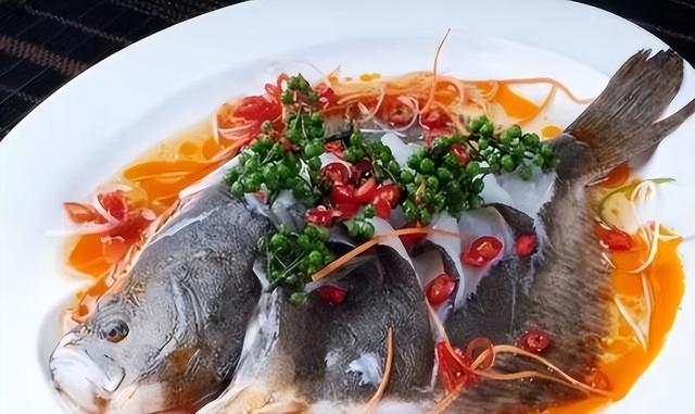 河北一家7口参加侄子婚礼，茅台美食吃到撑，回家才发现忘记随礼