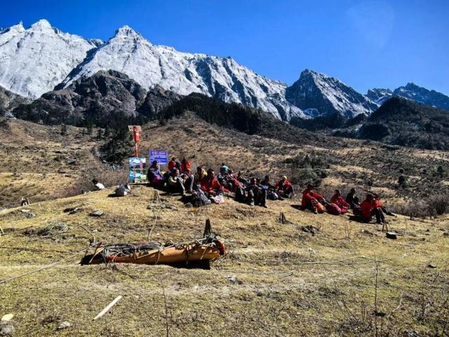 湖南小伙哈巴雪山坠亡，遇难全过程曝光，网友一边倒：不值得同情