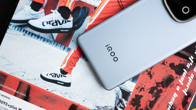 iQOO Z10 Turbo+ 体验：旗舰双芯+大大大电池