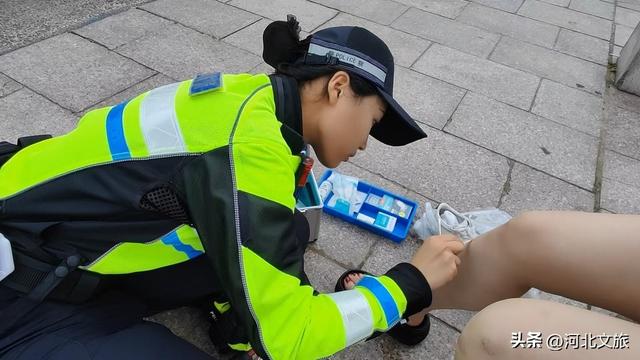 解缓行停车难题，热心服务游客……河北交警滨海铁骑争做文旅形象大使