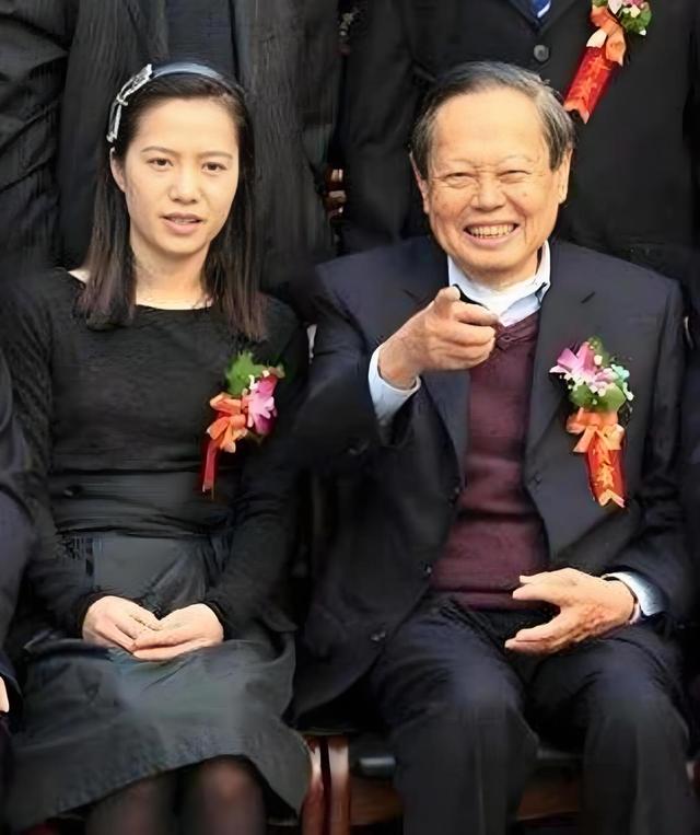 杨振宁走了，伴随在他身上的3个疑问，也该解开了