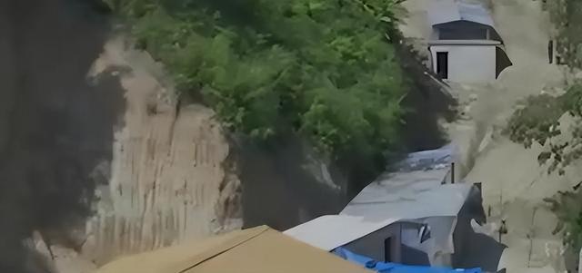 云南边境深山惊现亿元假烟窝点，河南老板7天回本日进百万
