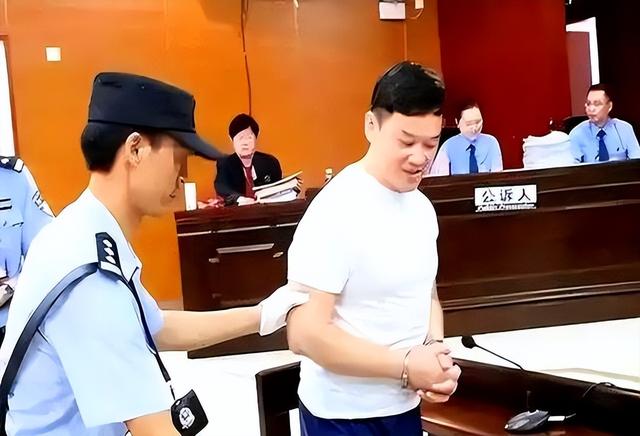 刚出狱就带全家出国潇洒，坐头等舱吃大龙虾，前主持人陈维聪火了