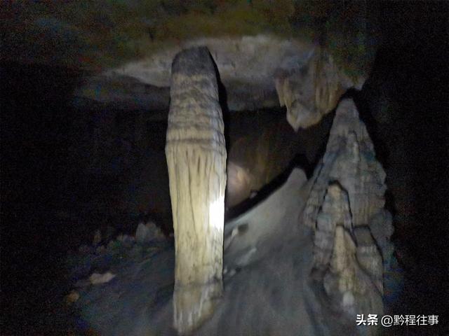 探险贵州深山原始溶洞，遇见一个躲匪洞、一座红军坟