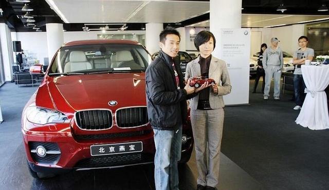 婚内包养奥运冠军，诈骗27位明星6000万，这名女人到底有何魅力