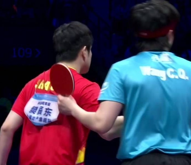 北京男团3-1夺冠！谁注意王楚钦赢球表情，许昕主动拥抱马龙泪目