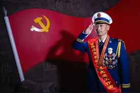 应急救援基层行 | 3000余次闯火海，白发支队长的27年消防生涯图片