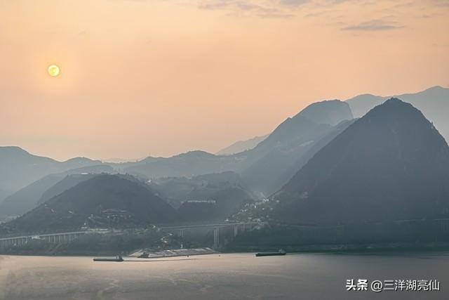 入蜀记·过巫山凝真观——【宋】陆游