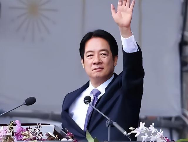 中方话音刚落，美航母驶离日本，高市输了个精光，自卫队已选边站，对外释放信号非同寻常