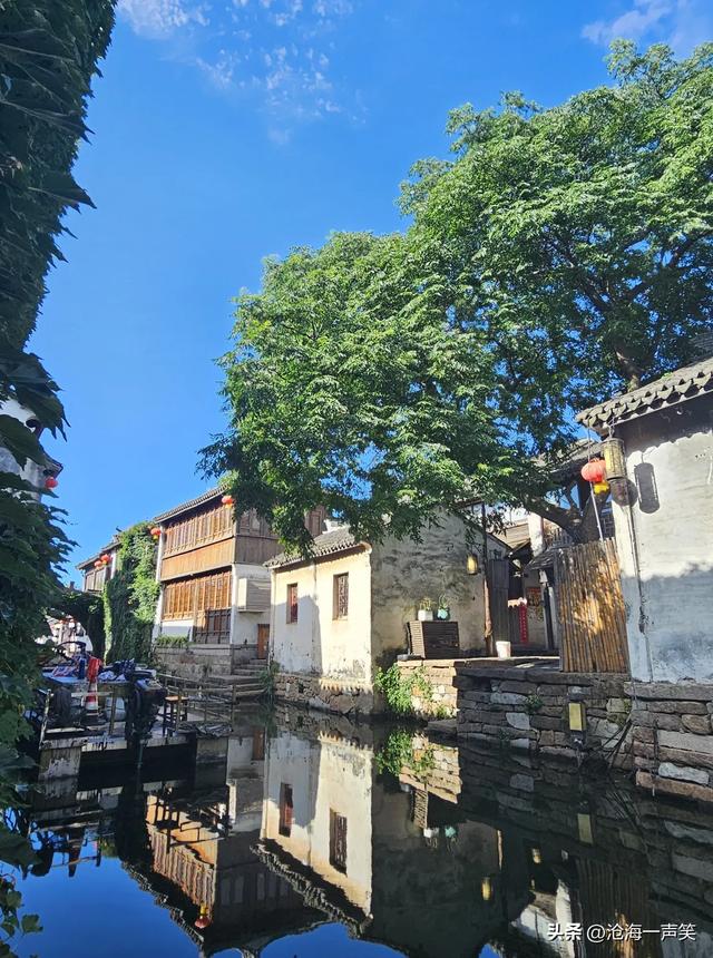 江南第一水乡，周庄的天空，朵朵白云淡墨痕，片片风景美如画