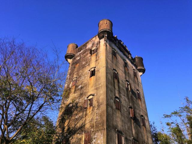 广东无人村：斥巨资在老家建别墅后，全村移民加拿大，71年没回来