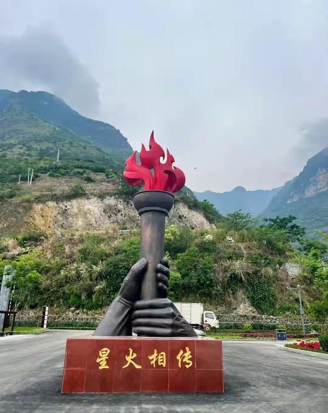 汉源大树：当年红军战斗过的地方，如今有一座红军广场