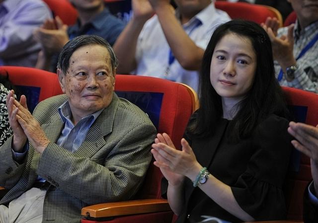 误会太深！直到杨振宁对翁帆的称呼曝光，才懂杨澜那番话含金量