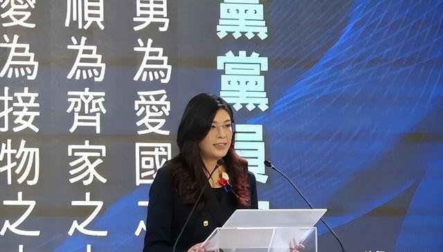 郑丽文不装了？国台办回应武统后，郑丽文宣称：绝不放弃武力保台