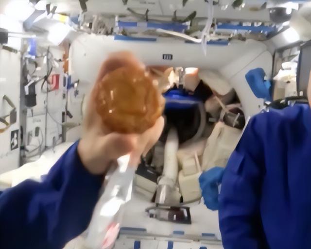 真在太空吃上烧烤了？这口烧烤背后，中国空间站放了个大招！