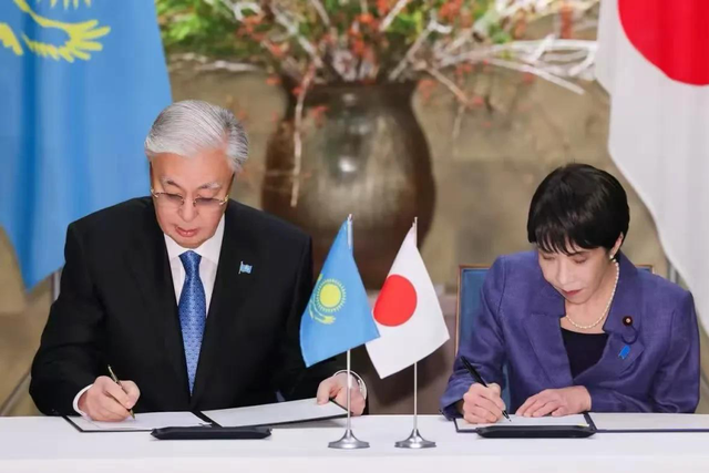 高市早苗签14项协议拉拢哈萨克斯坦，托卡耶夫却悄悄留了一手