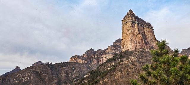 游东太行，望群山 ，感悟‘云海翻腾走龙蛇，绝壁生辉见奇峰’