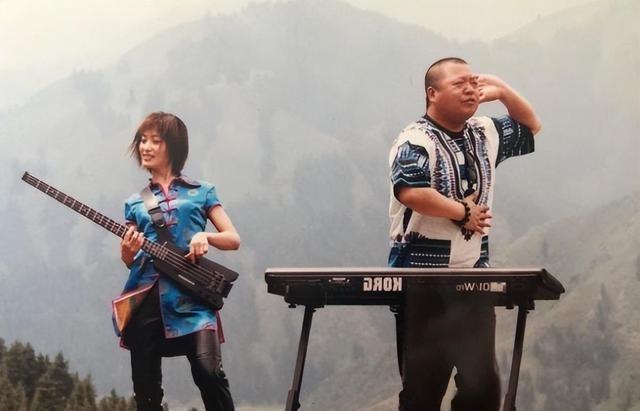 5次登上春晚，被恩师夺初夜，轻生未遂后强制堕胎，56岁无人敢娶