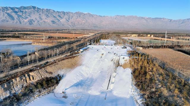 西夏区冰雪文化旅游季启动，贺兰山冰雪大世界盛装迎客