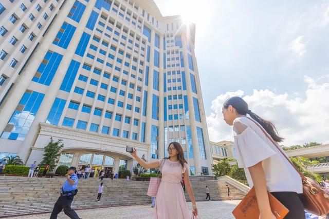 佛山国庆中秋假期文旅成绩单亮眼，从“游客输出地”到“网红目的地”，佛山做对了什么？
