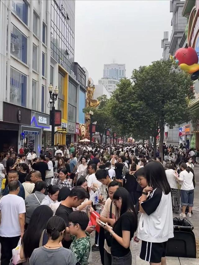 来汉口 逛江汉 | 十一江汉路这些地方爆了！