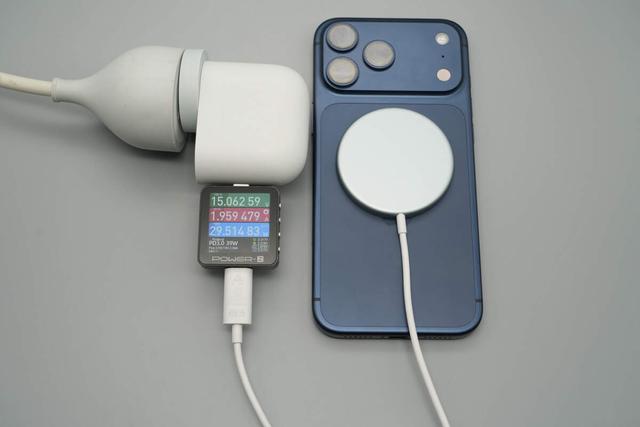 完美适配iPhone 17系列新机，谷歌25W Qi2.2磁吸无线充电器拆解