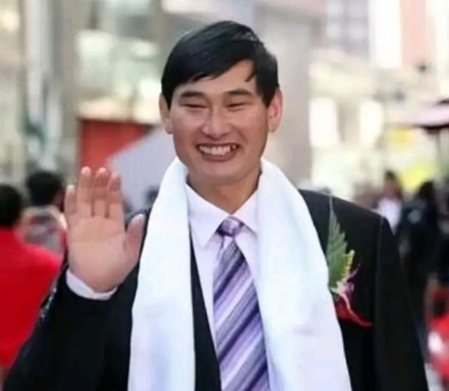 大衣哥案终于判了，全网大快人心，但有一人怕是肠子都要悔青了