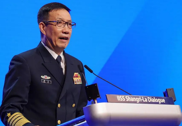 北京香山论坛开幕式，我防长强硬表态，美国罕见认怂，不简单？