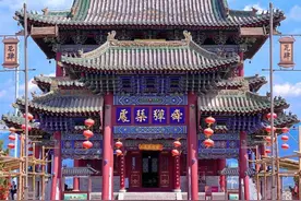 盐池神庙巍峨壮观的歌薰楼图片