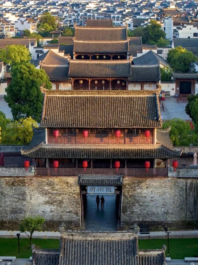 此心安处是黄山｜一位跑者的35场马拉松后，在徽州找到精神归乡 | 皖美冬日 | 第十五届安徽国际文化旅游节