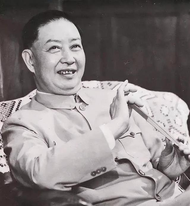 吃里扒外、永不回国？带30名演员留美不归，如今年过花甲归来