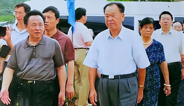 包养10位情妇，睡觉翻牌生下11个私生子，75岁还在拼命生娃！