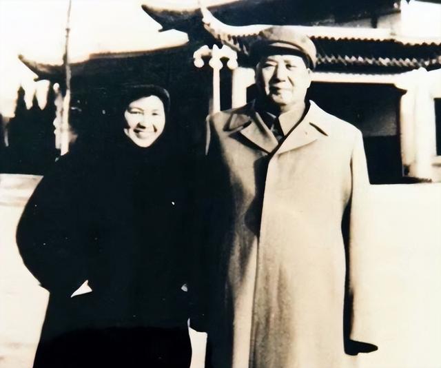 毛主席逝世后，他的机要女秘书神秘失踪，再见竟被关在“审讯室”