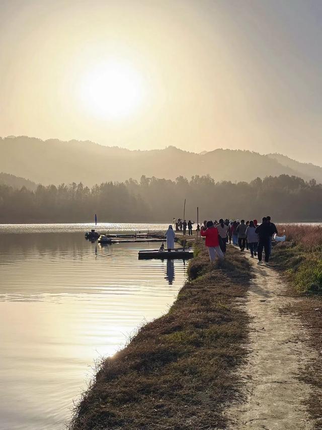 等待日出（黟县宏村镇卢村与奇墅湖）