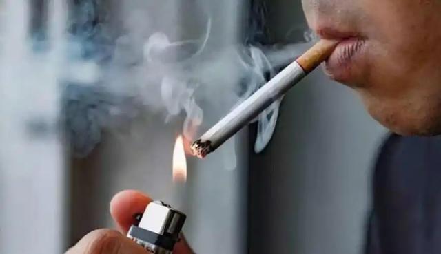 上了年纪要戒烟吗？医生提醒：过了55岁，日常吸烟牢记8不吸