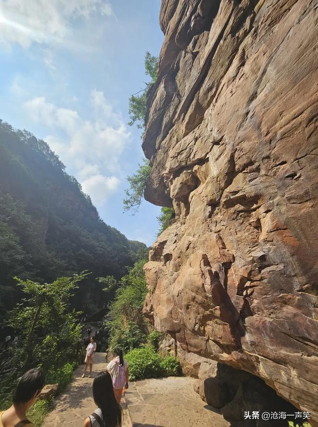 伏羲大峡谷的诱惑，是溪水潺潺，是清凉如秋，还是摩肩接踵?