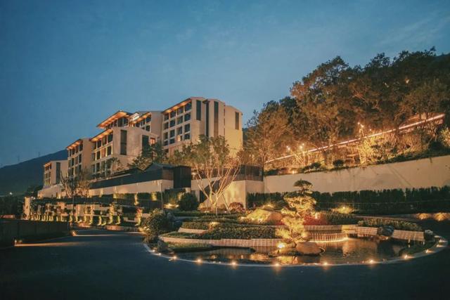 夏天周边游爆款城市，终于等来这个奢牌酒店集团首店！