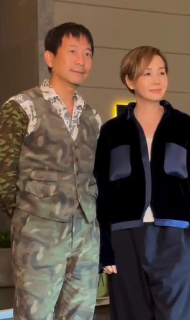 这一夜,傅鹏程成了杨受成的宾客,温碧霞很娇俏,吕良伟夫妻恩爱