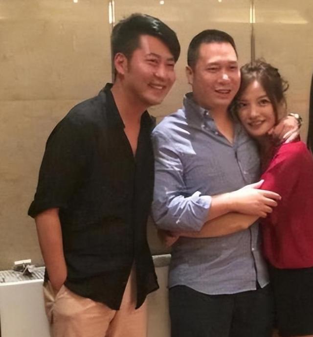 拔出萝卜带出泥！49岁赵薇近况被曝，原来圈内封杀只是冰山一角