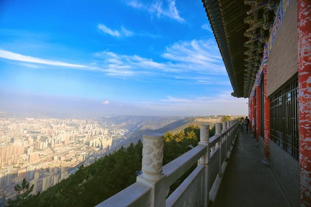 兰州兰山公园，等一场照亮金城的暮色，是欣赏城市美景的好去处