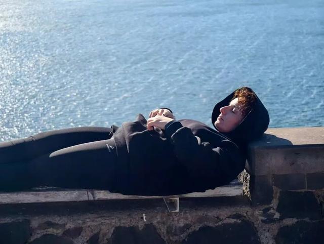 人均卡戴珊，这个忧伤又美丽的小国让我念念不忘