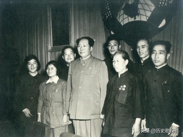 毛主席的机要秘书谢静宜有多美？长相清纯可爱，当过北京市委书记