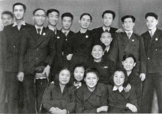 传闻他是周恩来的养子，1988年当上国务院总理，晚年对外界回应