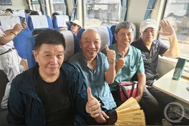 暖新闻 | 再见，5612！满载故事的绿皮车上，每个人都找到了自己的路图片
