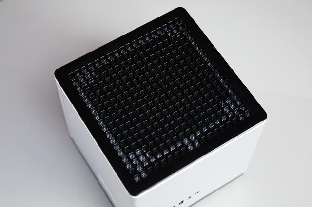 小巧强悍还静音 abee迷你液冷AI工作站评测：235B大模型流畅跑