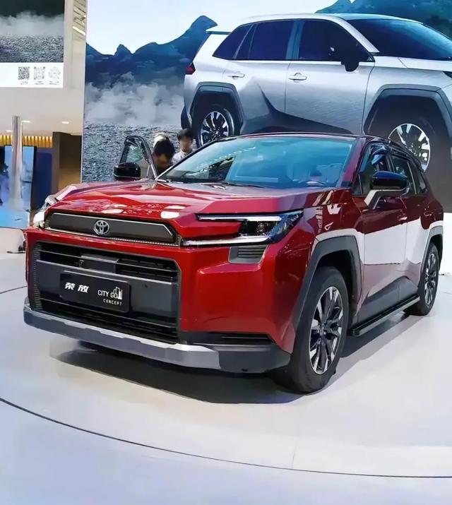 第六代RAV4荣放上市	，三种动力、王牌智混 千公里续航，15.18万起