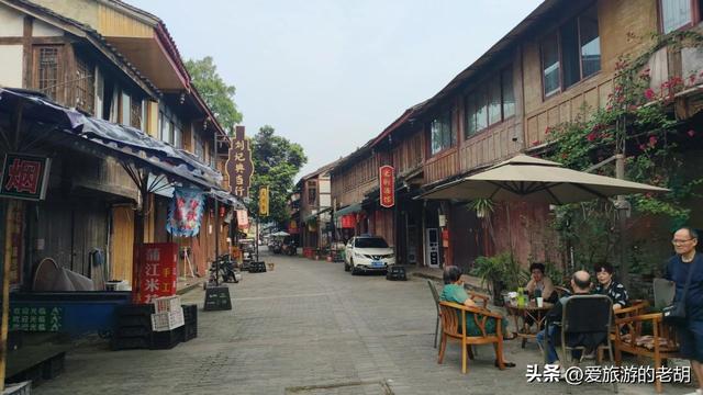 只有本地人喝茶垂钓的成都古镇，没有商业化，古建筑仅有一座塔