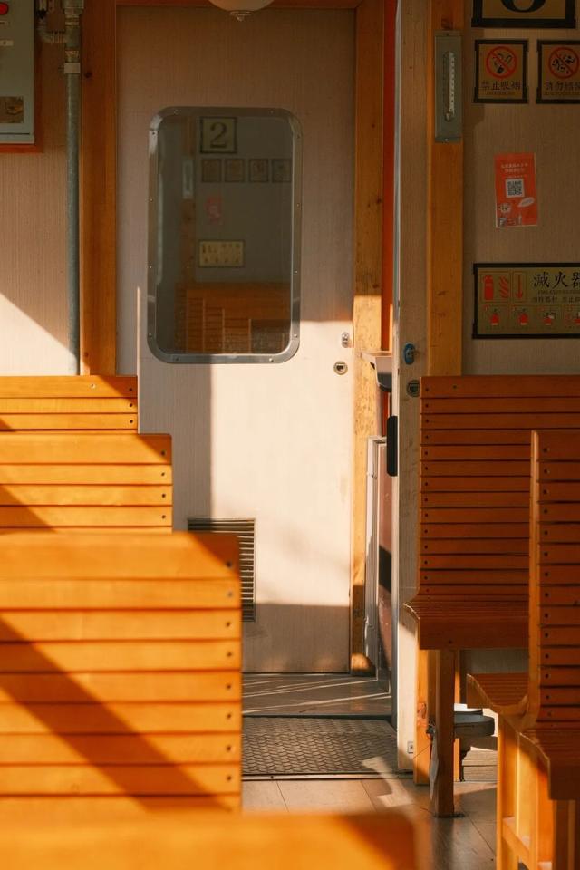 喝井水，烤豆腐，云南这座活着的千年古城，和杭州同名