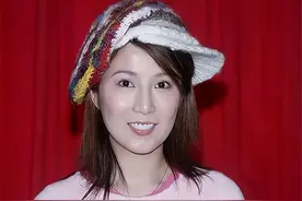 吴文忻进入癌症末期，两个女儿哭着为妈妈剃头，不舍亲吻妈妈图片