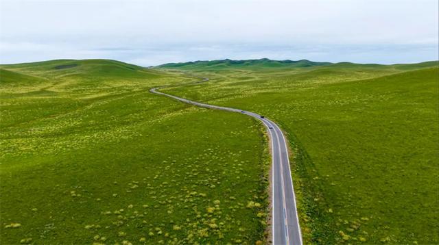 草原“99号公路”串起草原景和民族情